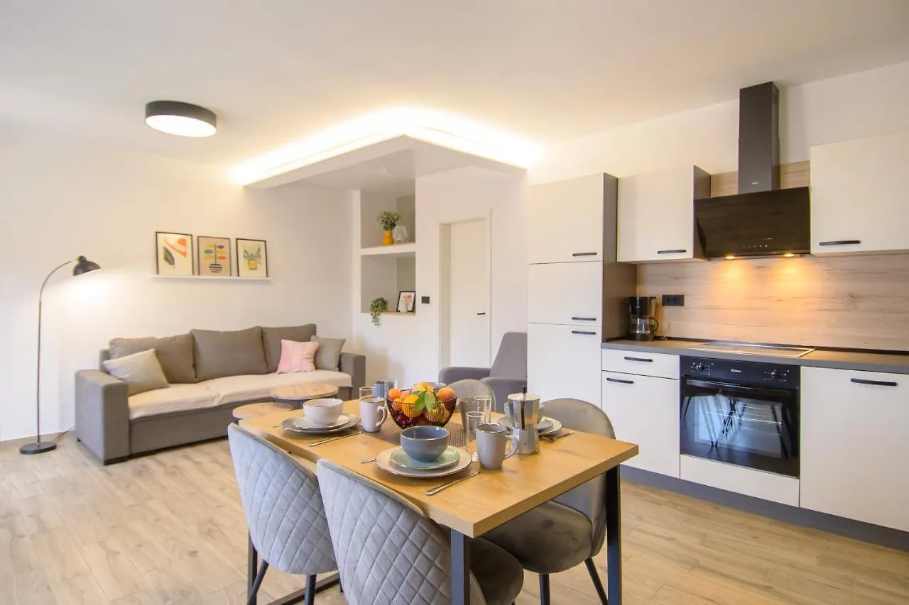 Apartments & Rooms Darrer Porec Guest house