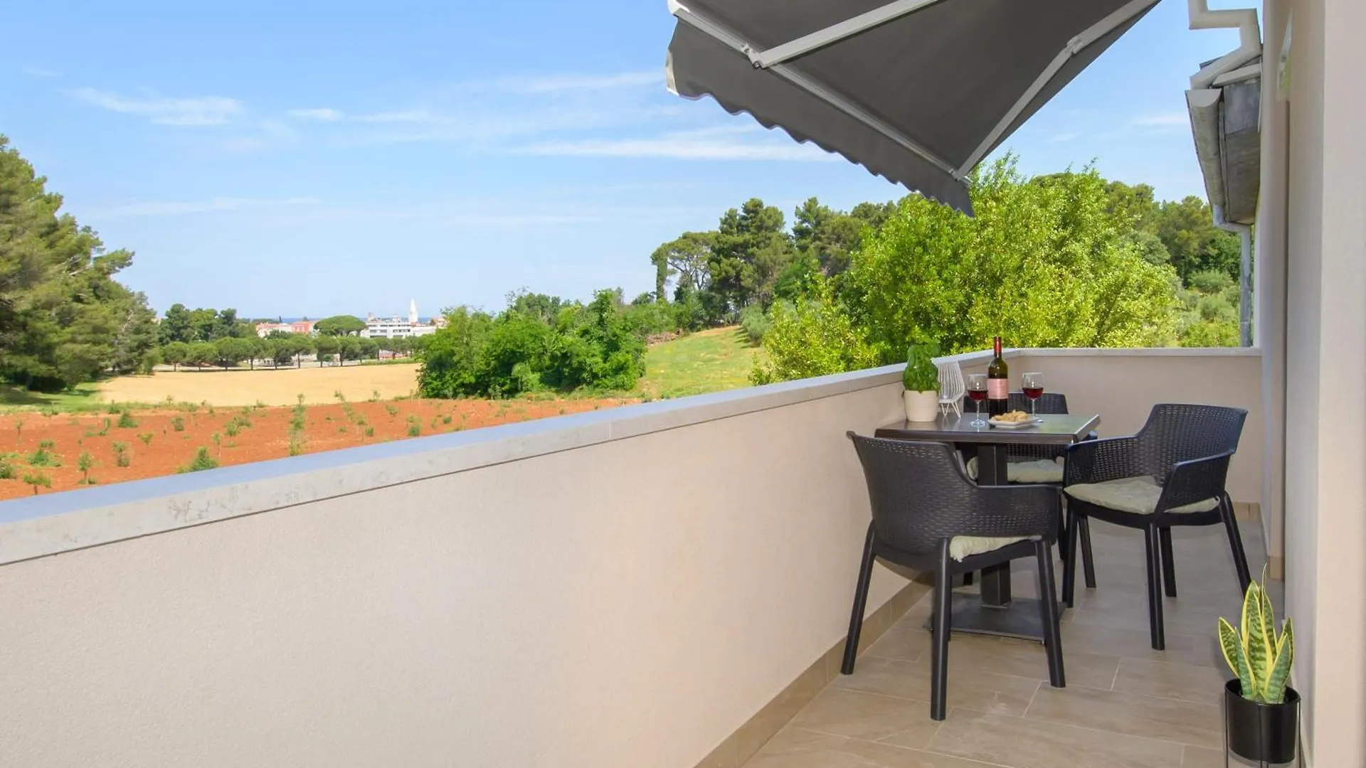Apartments & Rooms Darrer Porec Guest house