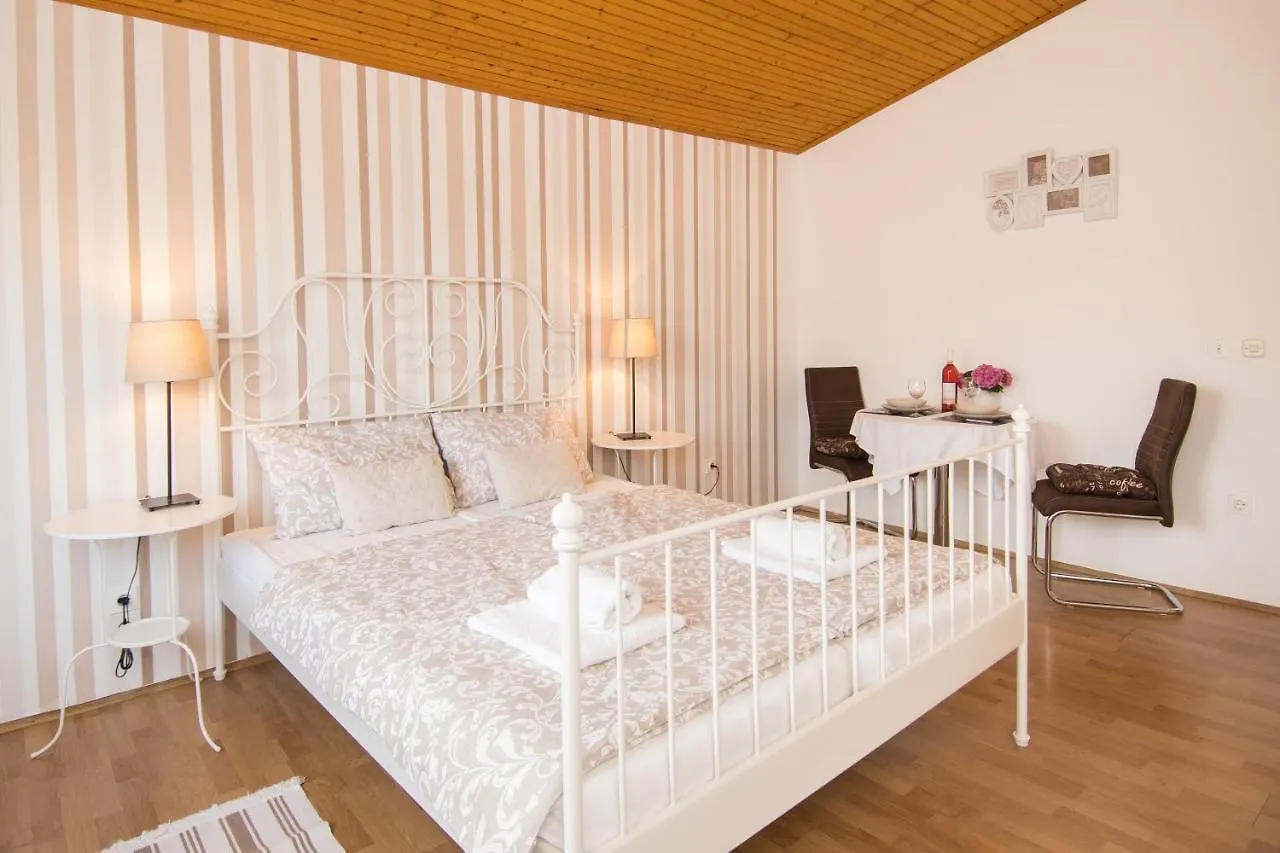 Apartments & Rooms Darrer Poreč 3*,