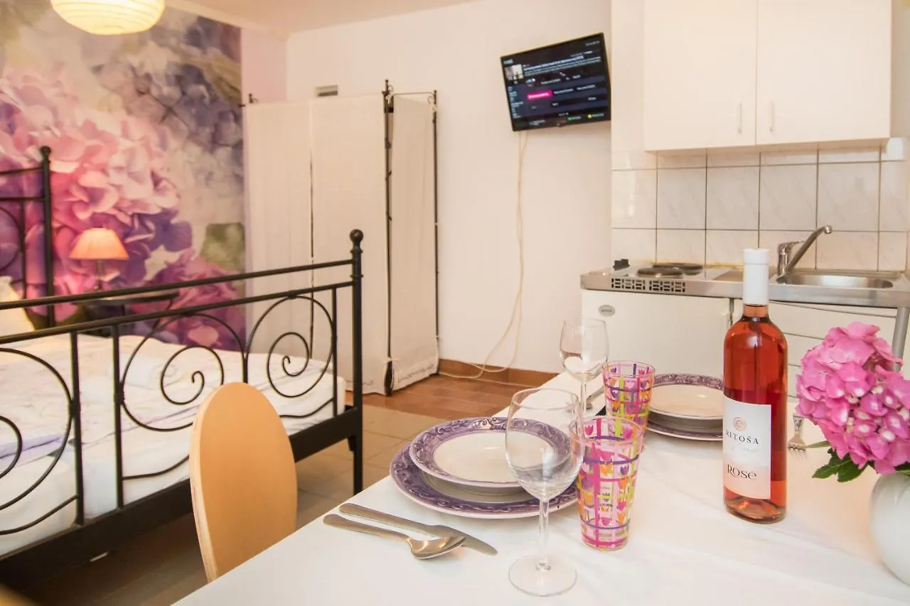 Guest house Apartments & Rooms Darrer Porec