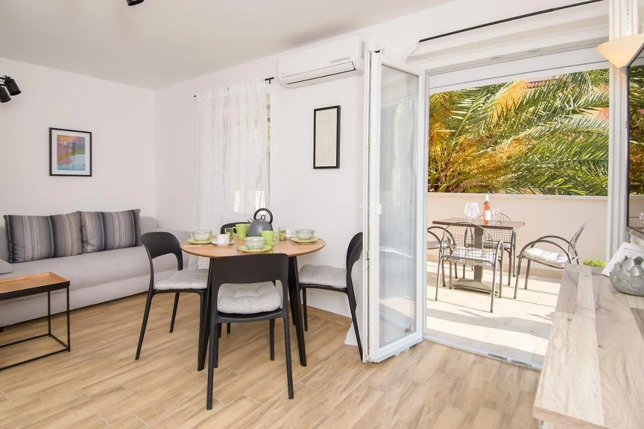 Apartments & Rooms Darrer Porec Guest house